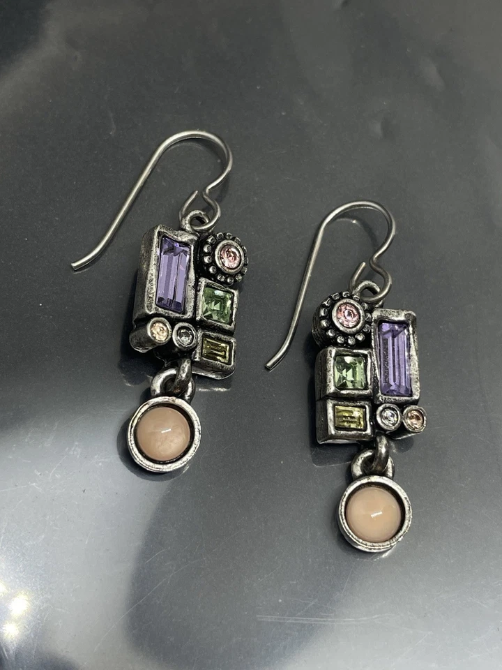 Pendientes colgantes de gancho de pez con cristales de Swarovski plateados firmados por Patricia Locke 08 Foto 1 de 4