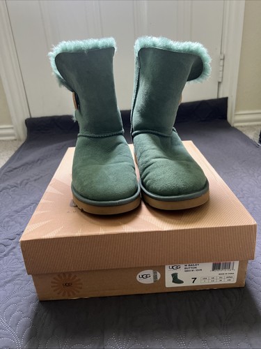 Stivali UGG W Bailey Bottone Verde Smeraldo Pelliccia Donna TG US 7 UK 5 5 Glam Chic