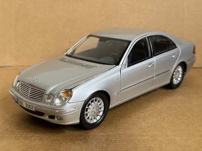 Kyosho Mercedes-Benz E Klass, 1:18 Scale, Die Cast, Loose, Silver, Spares, Rare. - Image 1 of 4
