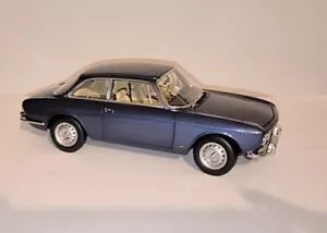 Norev 187915 | Alfa Romeo 2000 GTV | 1973 | blaumetallic | 1:18 - Bild 1 von 1