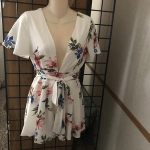 Promesa Deep V-Neck Front and Back Floral Romper with Tie Belt Size S - Picture 1 of 8