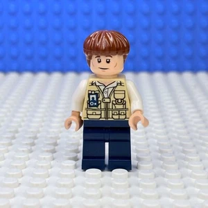 LEGO Jurassic World Vet Minifigure - Bowl Haircut jw006 - Picture 1 of 4