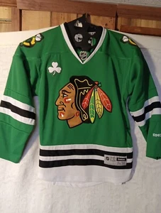Reebok Chicago Blackhawks St. Patrick’s Day Hockey Trikot Jugend S/M handsigniert  - Bild 1 von 15