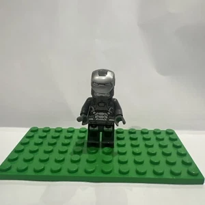 Lego War Machine Minifigure sh066, 76006, 2013 - Picture 1 of 3