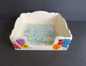 Mujer Pionera ~ Mercado de Pulgas ~ Servilletero de Gres ~ Cuadrado de 7 3/4" - Imagen 1 de 5