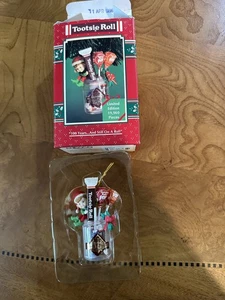 Enesco Tesoro de Navidad Adorno 100 Años Y Todavía en Rollo Tootsie 1996 - Imagen 1 de 7