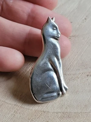 VINTAGE STERLING SILVER CAT BROOCH - Image 1 of 4
