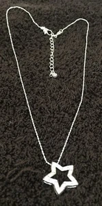 ❤️SALE❤️ Stunning Avon Clear Rhinestones & Silver Tone Star Pendant - Picture 1 of 7