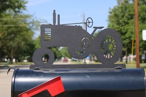 Oldtimer Traktor 2 Metall Briefkasten Topper 9,25 cm hoch matt schwarz - Bild 1 von 2
