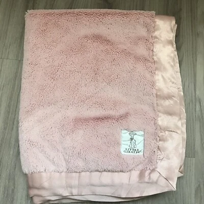 Pequeña Jirafa Felpa Imitación Piel Rosa Bebé Niña Manta Borde Satinado EE. UU. Suave Foto 1 de 4