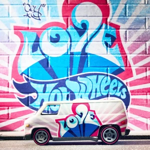 2022 Hot Wheels COLLECTORS RLC Exclusive Cey Adams Hot Wheels 70’s LOVE Van Moc! - Picture 1 of 4