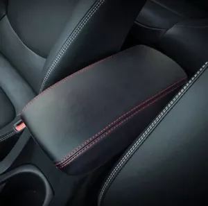 Auto Armlehne Abdeckung Pad für Toyota Corolla Cross 2022-2024 schwarz mit RedLine - Bild 1 von 7