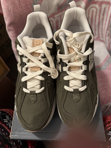 Taglia 9 5 New Balance 1906F Frappe muschio scuro