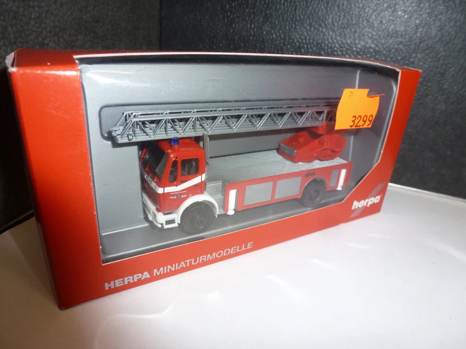 Herpa, 092517 Mercedes-Benz Metz Scaletta Girevole Dlk 23/12 " Pompieri Bühl " - Immagine 1 di 1