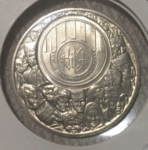1975 EPF commemorative  rm1   Coin excellent  grade - Picture 1 of 2