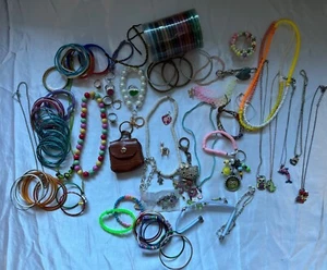 Lot of Over 100 Pieces Girls Dress Up Play Jewelry - Picture 1 of 8