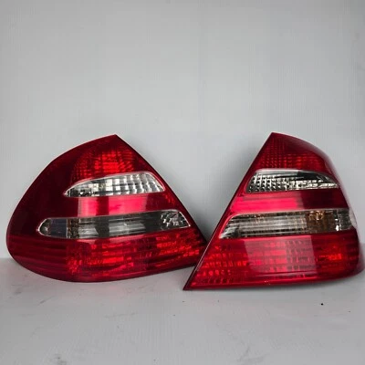MERCEDES BENZ E350 TAIL LIGHT RIGHT & LEFT 2003 -2006 A2118200464 & A2118200364 - Imagem 1 de 4