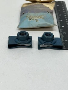 Conjunto de tuerca y retenedor Ford parte #N801226-S100 - azul (2 piezas) - Imagen 1 de 7