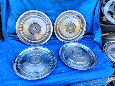 Cadillac Fleetwood Brougham 1980-93 15" juego de tapacubos de 4 ruedas OEM Foto 1 de 4