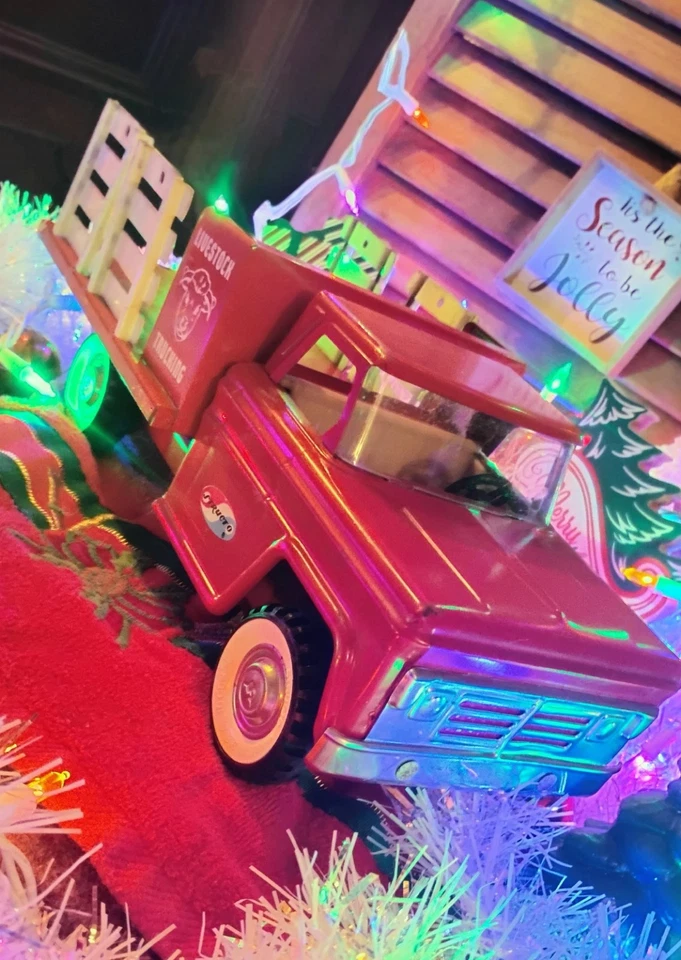 Vintage Structo Farms Livestock Truck Red Pressed Steel Stake Bed Farm Toy 1960s - Image 1 of 4