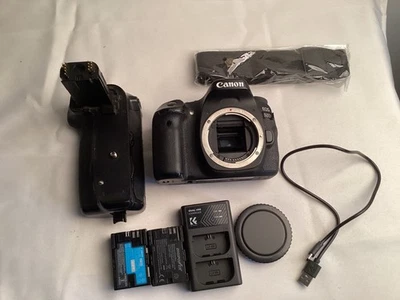 Câmera Digital SLR Canon EOS 80D 24.2 MP Apenas Corpo - Obturador Alto LEIA - Imagem 1 de 4