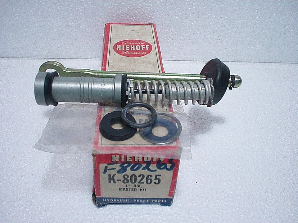 1973 1974 1975 1976 Oldsmobile 4-4-2 Cutlass cilindro maestro kit de reconstrucción ¡Nuevo de Lote Antiguo! Foto 1 de 1