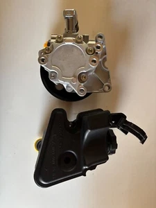 Mercedes Benz GL450 2007-2012 bomba de dirección asistida con depósito NUEVO - Imagen 1 de 5