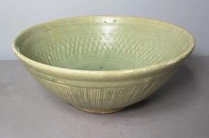Finely Crafted 10.25" Sawakhalok Celadon Bowl, Thailand, 14th/15th century - Picture 1 of 9
