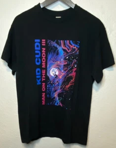 Camisa Cudi Niño Adulto Mediana Hombre en la Luna 3 Camiseta Gráfica con Etiqueta Gildan - Imagen 1 de 4