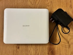 Sony DVP-FX780 W tragbarer DVD CD Player CPRM MP3 Größe 7V funktioniert getestet gebraucht - Bild 1 von 2
