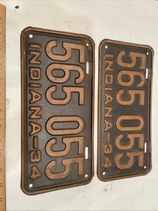Par de etiquetas de matrícula antiguas de Indiana 1934 de colección garaje hombre cueva 565055 - Imagen 1 de 4