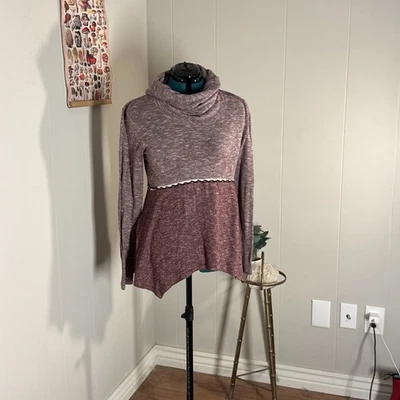 Sudadera Maurice’s Mockneck Estilo Campesino Talla Mediana Acento de Encaje Foto 1 de 3