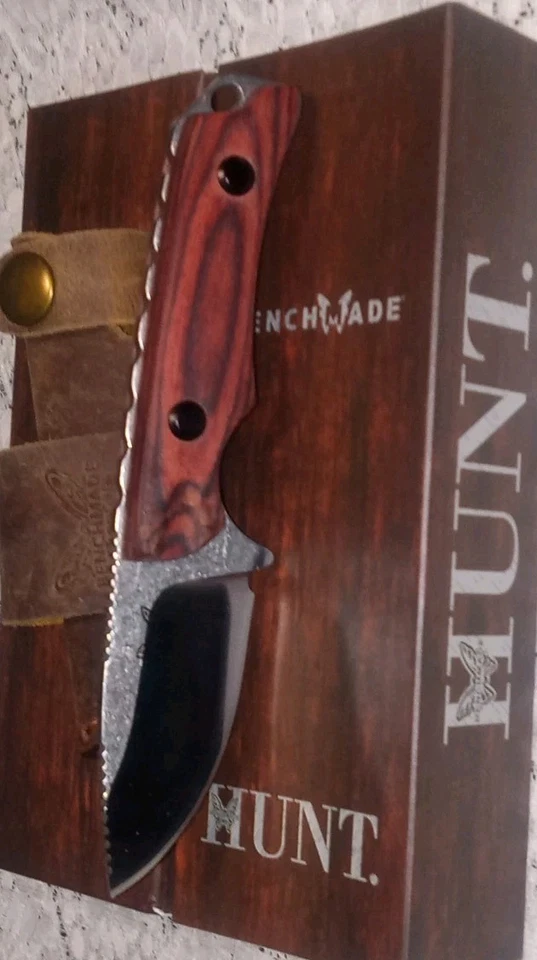 Empuñaduras de madera y funda de cuero para cazador de cañones ocultos hechos en banco Foto 1 de 4