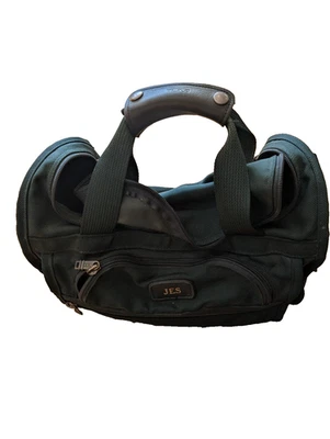 Equipaje de mano Tumi Alpha Ballistic Duffle verde bosque nailon para pasar la noche EE. UU. Foto 1 de 4