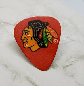 NHL Chicago Blackhawks Guitar Pick Lapel Pin or Tie Tack - Bild 1 von 3
