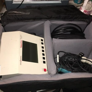 Clinical Dynamics SmartSat Pulsoximetrie-Analysator SS-100A mit Kabeln. - Bild 1 von 12