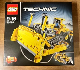 LEGO Technic Bulldozer 42028 Construction Vehicle Unopened