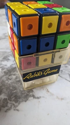 Vintage Rubik’s Cube Game with White Pegs 1982 por Ideal Toy Corp Jogo de Estratégia - Imagem 1 de 4