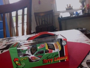 RCCA Action 1/64 #5 T. LABONTE KELLOGGS CORNY 1998 HOOD OPEN Chevy Monte Carlo - Picture 1 of 3