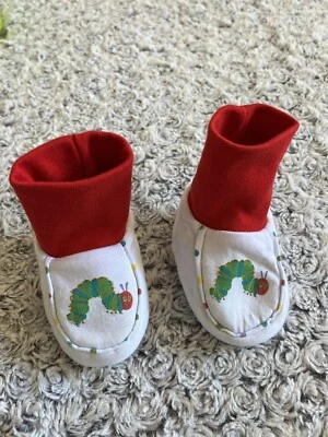 THE VERY HUNGRY CATTERPILLAR Zapato de Bebé Muñeca Infantil Bota Calcetín Gusano Eric Carle Juguete Foto 1 de 4