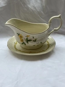Mikasa Fine Ivory Royalty Gravy Boat and Underplate D1004 Japan Excellent - Picture 1 of 13