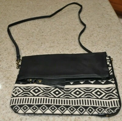 Funda Bandolera iPad O Tablet 10" Bolso O Estuche Estampado Tribal Foto 1 de 4