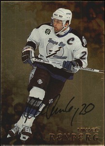 1998-99  Be A Player Autographs Gold #131 Mikael Renberg
