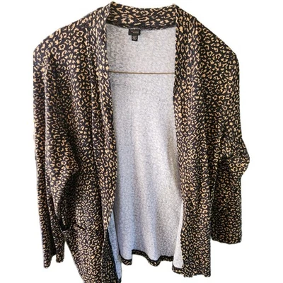 Chaqueta sin botones Rafaella Studio para mujer con estampado de leopardo 2X Foto 1 de 4