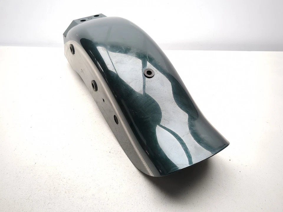 Guardabarros rueda trasera 99-10 Suzuki GZ250 63111-12F00 Foto 1 de 4