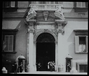 ANTIQUE Magic Lantern Slide ROME ENTRANCE TO QUIRINAL PALACE C1906 PHOTO ITALY - Picture 1 of 2