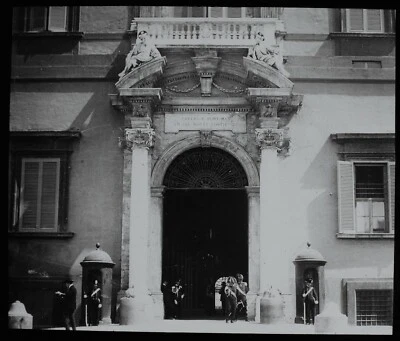 ANTIQUE Magic Lantern Slide ROME ENTRANCE TO QUIRINAL PALACE C1906 PHOTO ITALY - Image 1 of 2