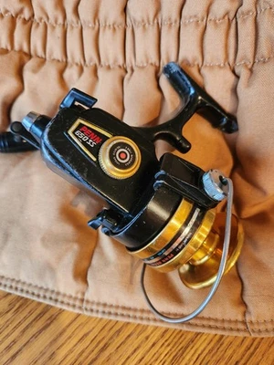 Carrete giratorio Penn 650-Ss para agua salada alta velocidad relación 4,8-1, de colección Foto 1 de 4