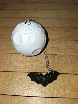 Infusor de té de silicona Moon & Bat, hoja suelta Foto 1 de 4