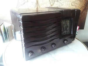 ANTIQUE WESTMINSTER RADIO, 1940,s BAKELITE. - Picture 1 of 4